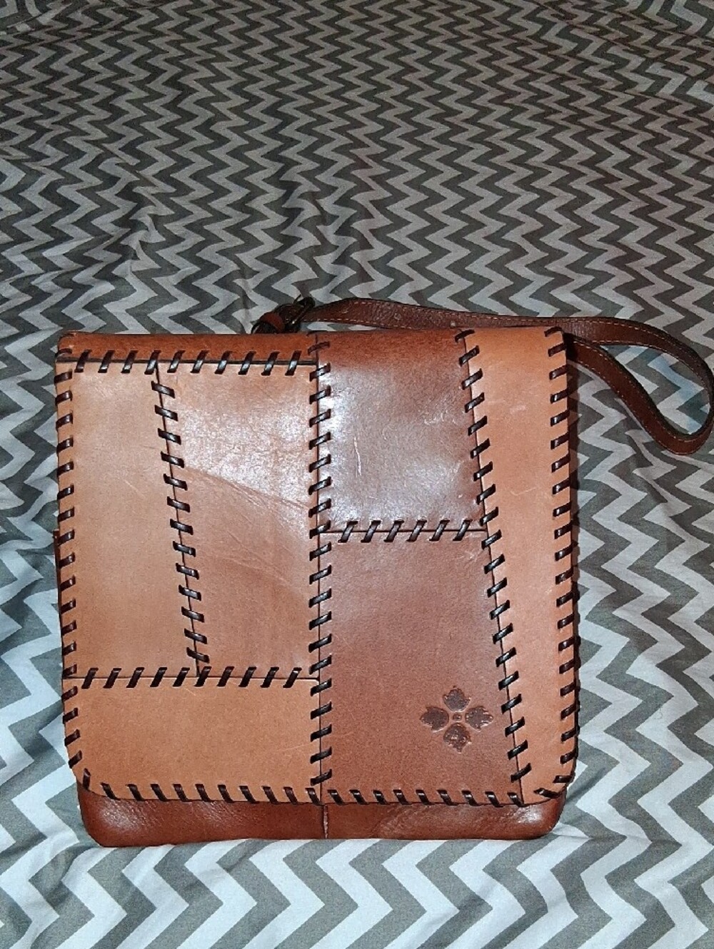 Patricia Nash Two-Tone Tan Patchwork Leather Crossbody - Picture 5 of 13